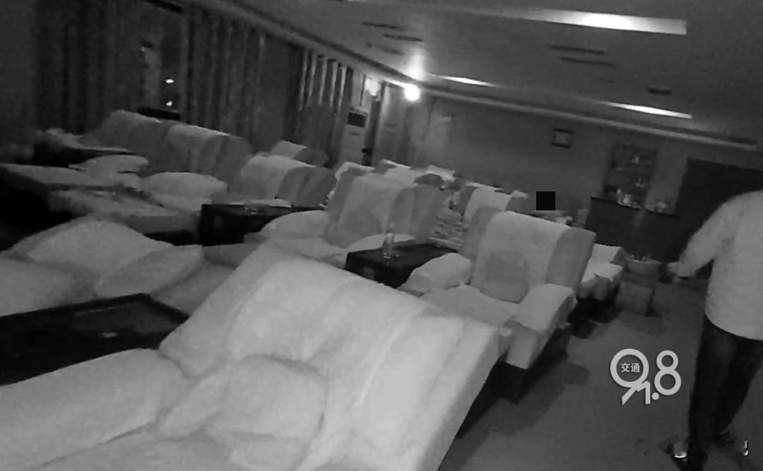 太丢人了！浙江杭州，一男子报警举报一家浴场提供特殊服务，被问到如何得知时，男子表