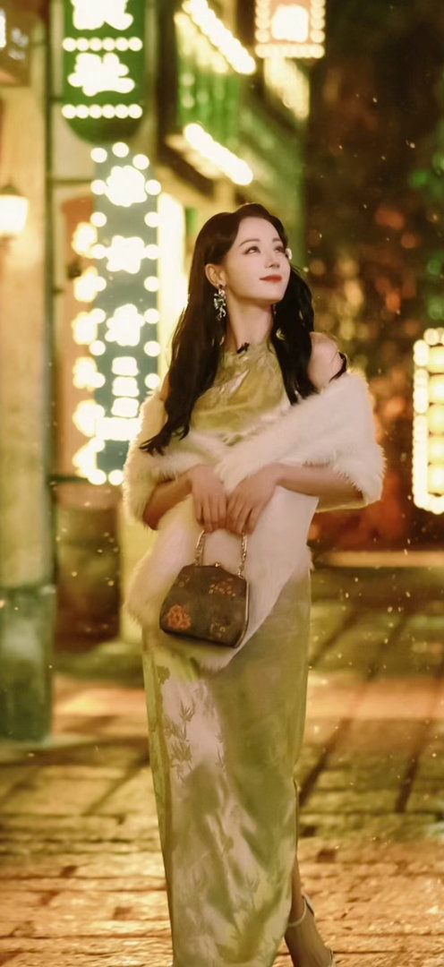 网传迪丽热巴团队换张小斐前经纪人 网传迪丽热巴团队大调整换了经纪人是张小斐前经纪