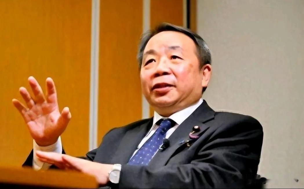 9月15日，石平写道，我们超党派议员团对台湾的“访问”，受到了中国人民日报开设的