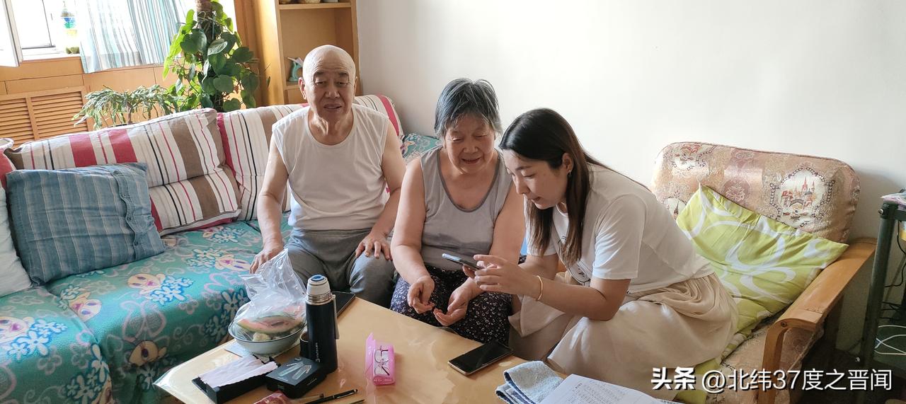 一键排忧暖夕阳，迎泽区察院后网格员守护独居老人
 
网格温情暖夕阳，迎泽区柳巷街