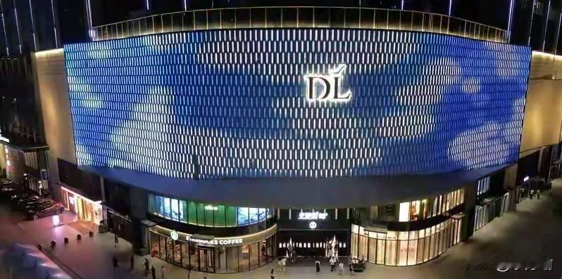 据媒体，王海打假胖东来鸡蛋不合格，成了“3.15消费者权益保护日”最大看点，两强