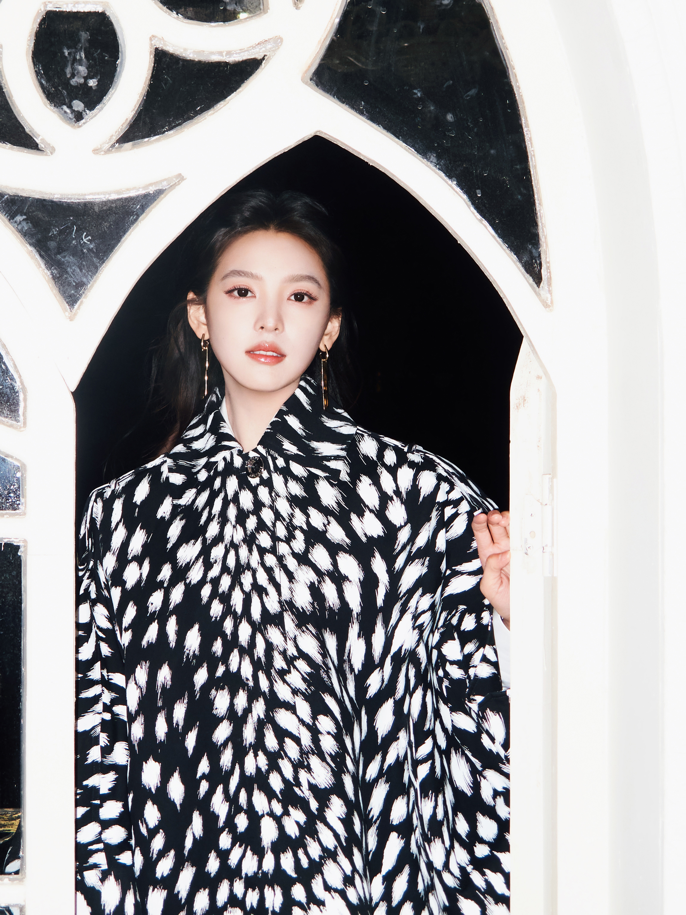 章若楠 × GIVENCHY美丽启程！品牌大使出发巴黎时装周 即将亮相GIVEN