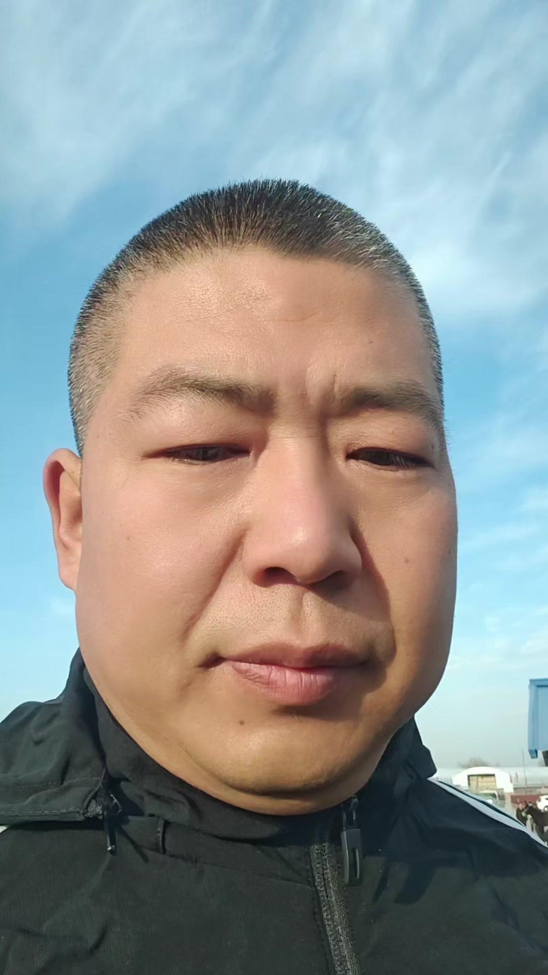 新手选驴苗只看价格，斤数和单价成了首选，完全忽略驴本身质量。老手则先看健康，再看