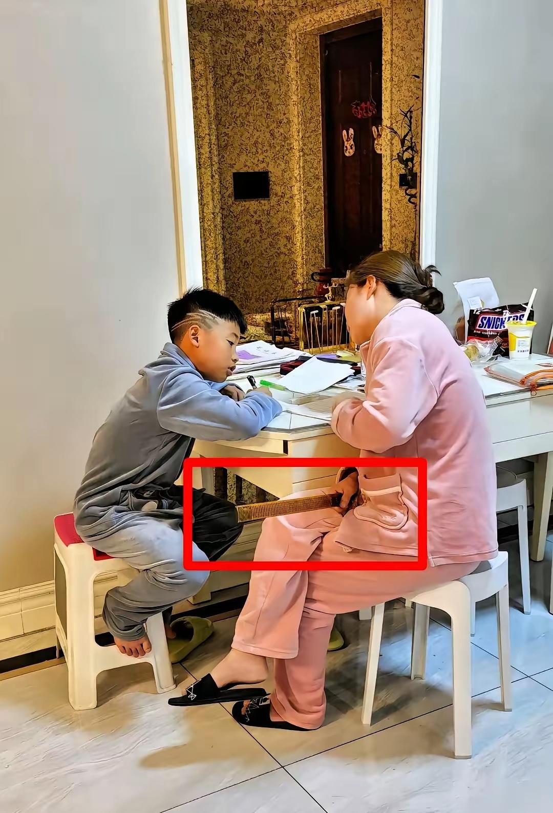 最近足球小将孟新艺的反差名场面，直接刷爆全网，看笑了无数网友。

​​很难想象，