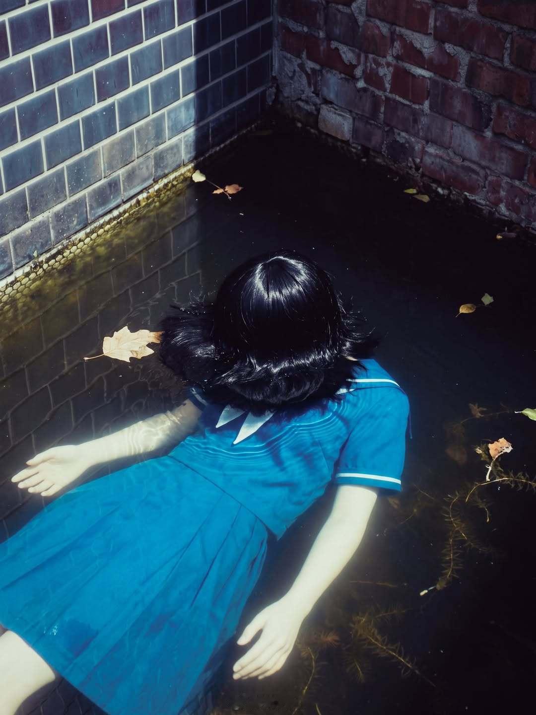 THE GIRL ​​​