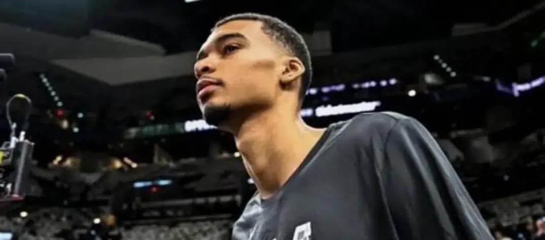 所有球队都在犯同一个错：他们只研究文班亚马的前20分钟。
他们把录像翻烂，研究他