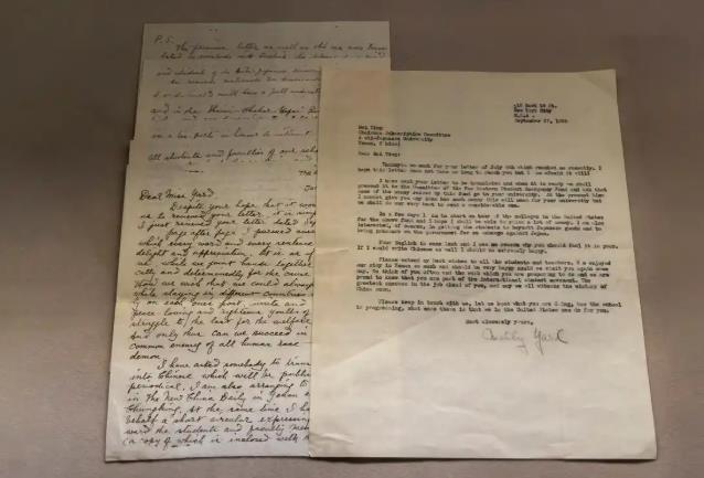 “这简直就是奇迹！”今年10月，有人在澳大利亚海滩边，发现了一个古老的漂流瓶，打