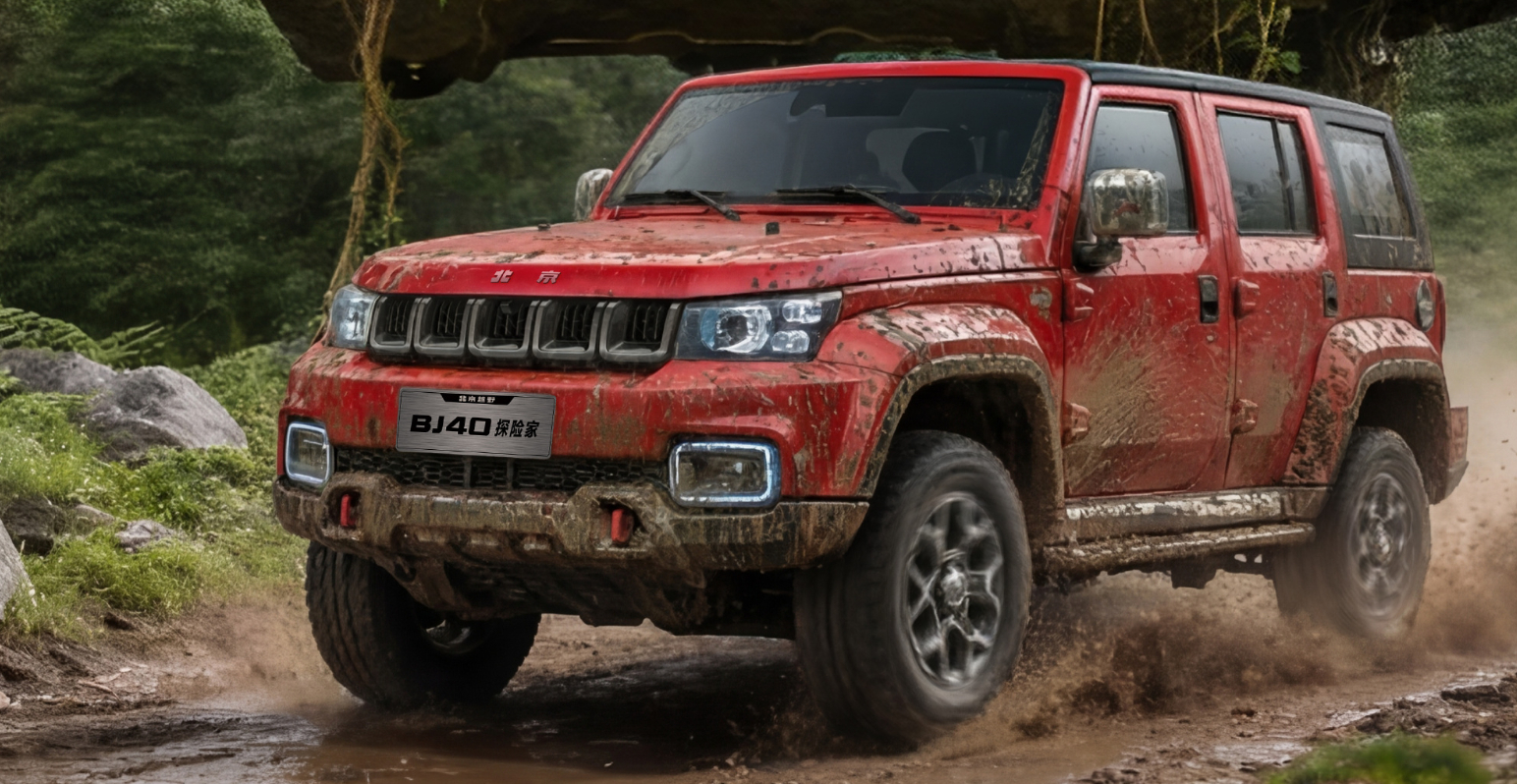 开BJ40探险家玩越野是真的顺手😐，三把锁加持下，走泥坑、沙地这类复杂路况都稳