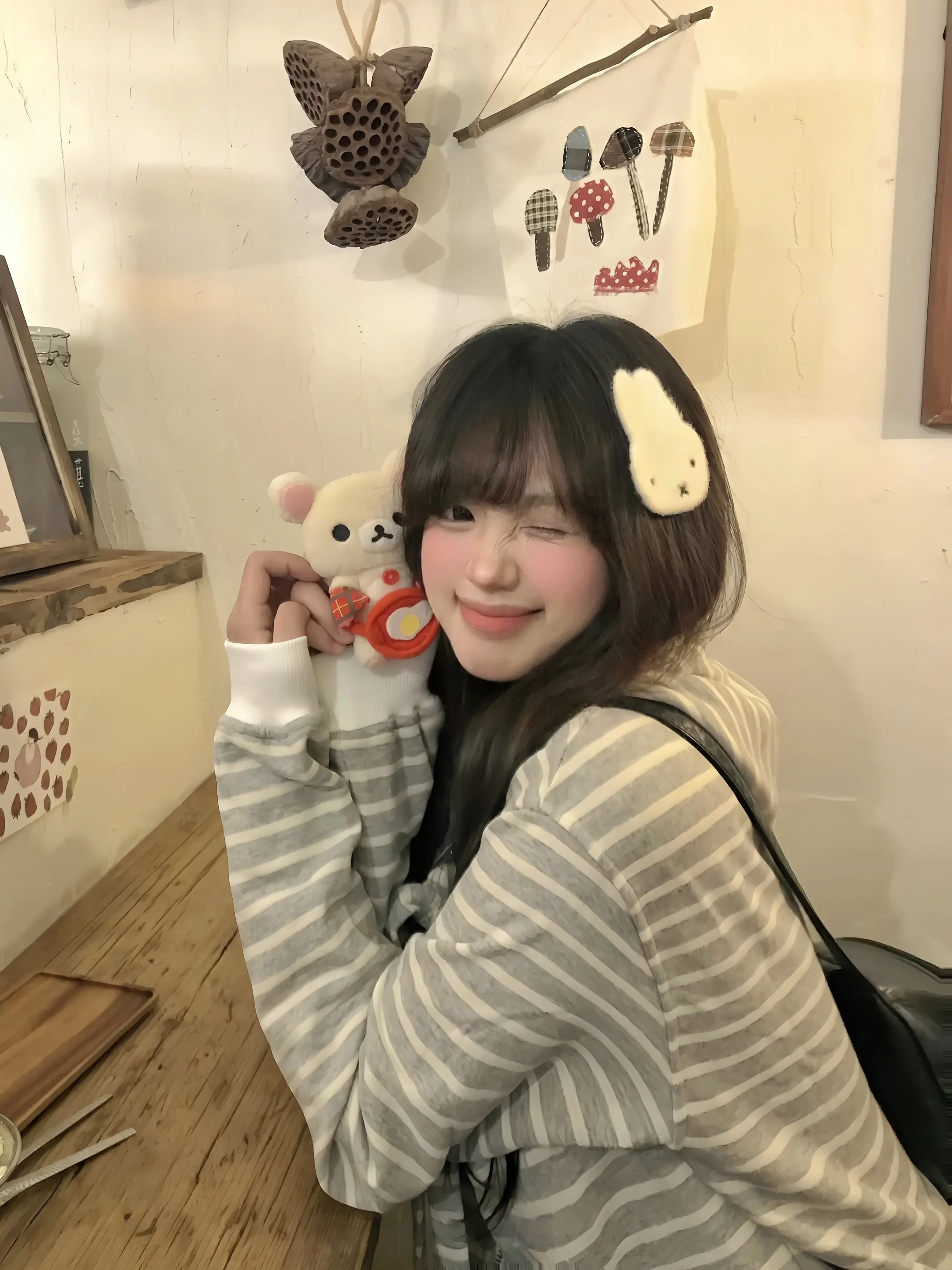 存一些萌萌的咖啡店拍照姿势🐻。