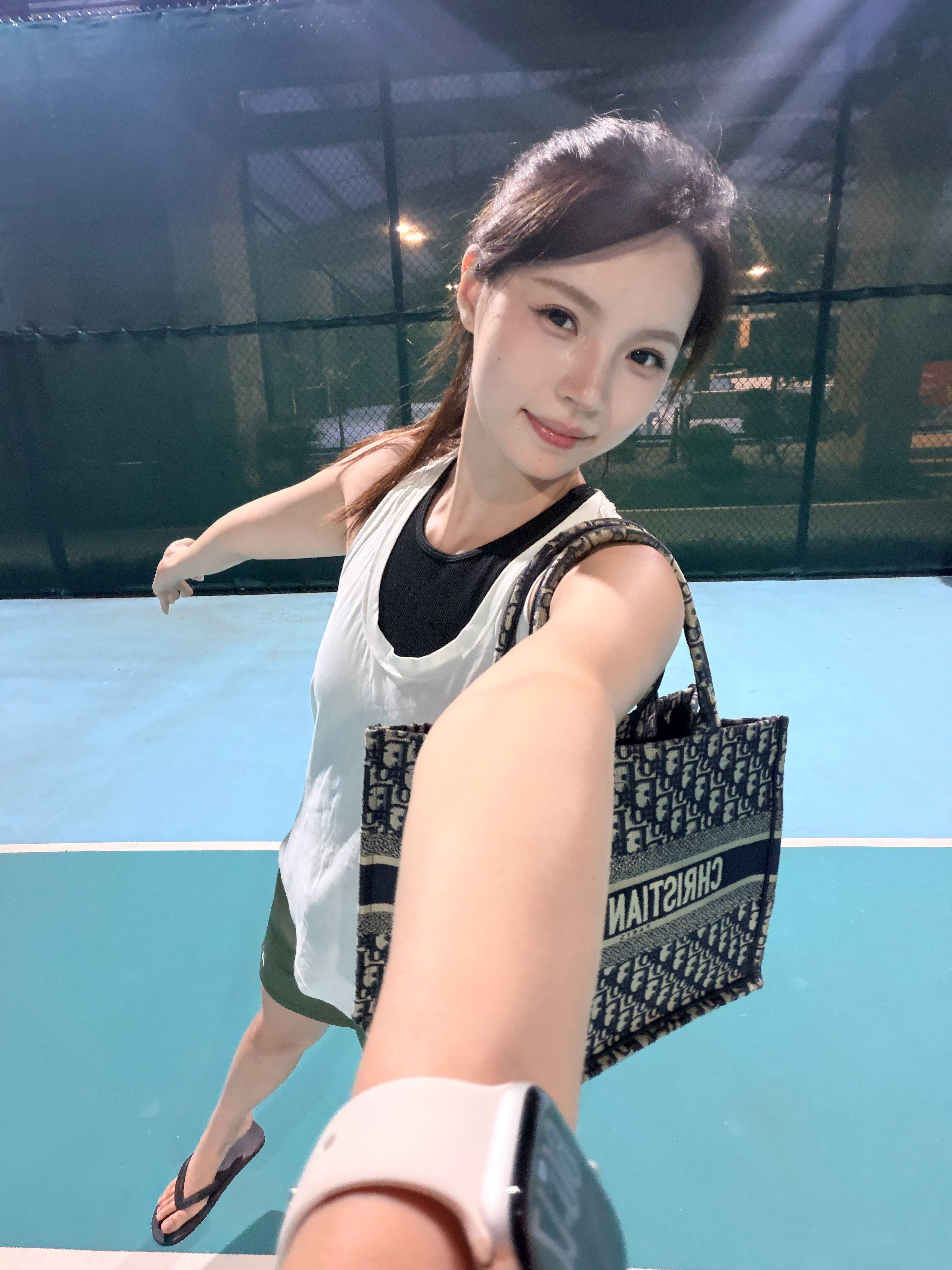 有这么爱打，出差打，穿拖鞋也打🎾  ​​​