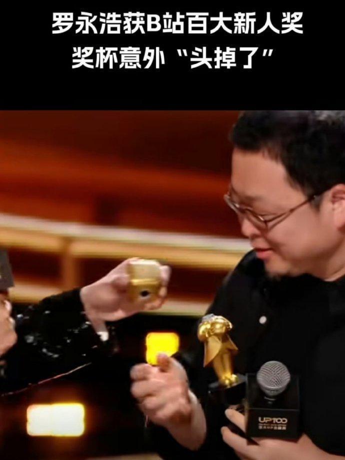 不管你喜不喜欢罗永浩，都必须承认，他制造话题、营销整活的能力实在太强了！