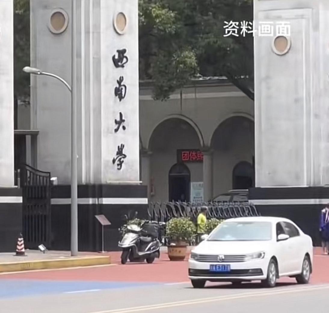 “为了解决校内食品安全问题，配送交给一个公司负责来送！”

8月26日，便于管理