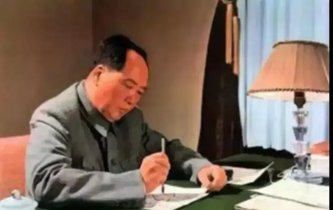 现在的年轻人总觉得，咱们现在手里家伙什硬了，打仗肯定比当年容易。那天我跟一位搞装