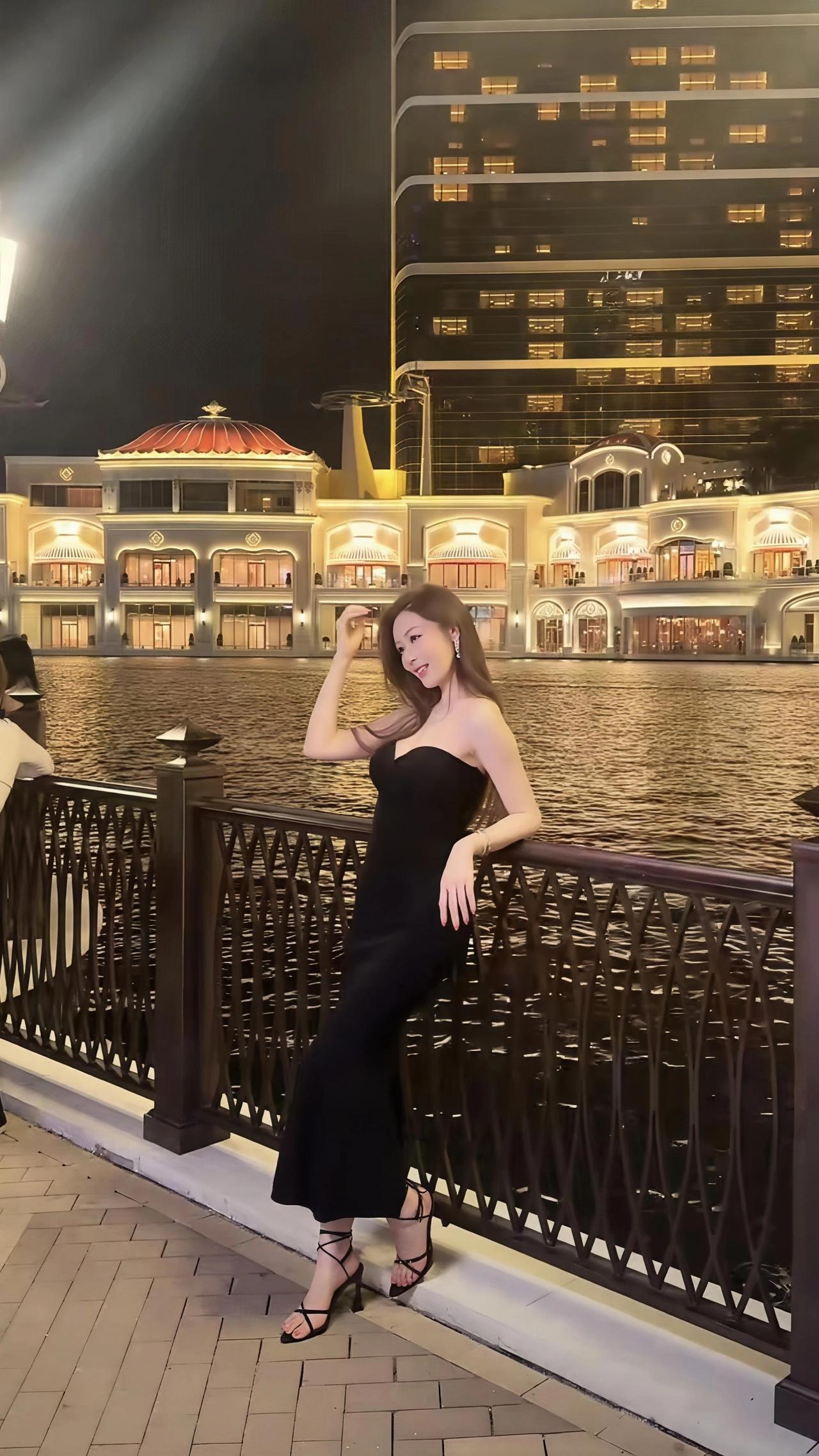 @敏敏💫 @小敏～ 
御姐 大长腿 黑色系 美女