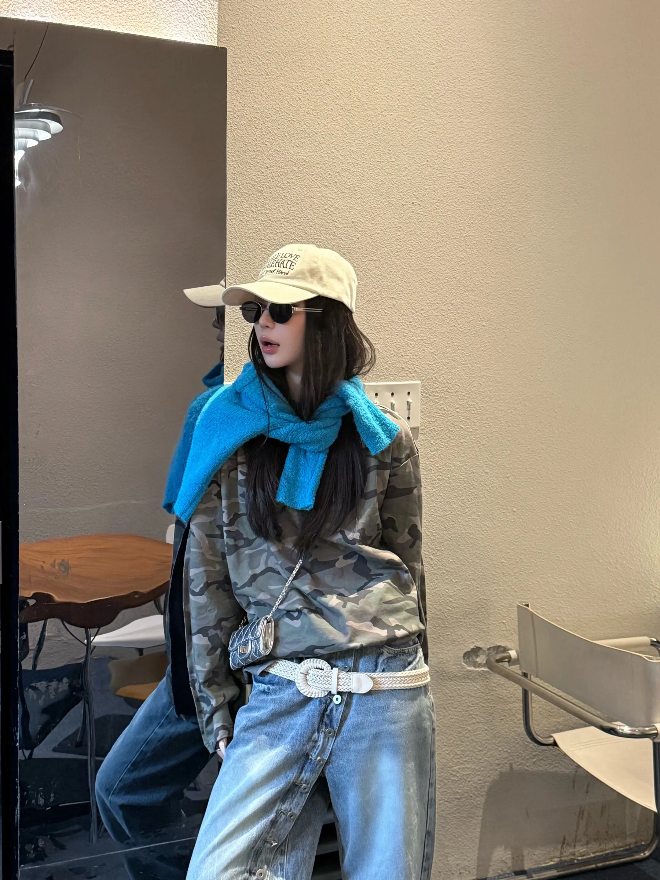 只需要和同样珍视你的人保持联系就好