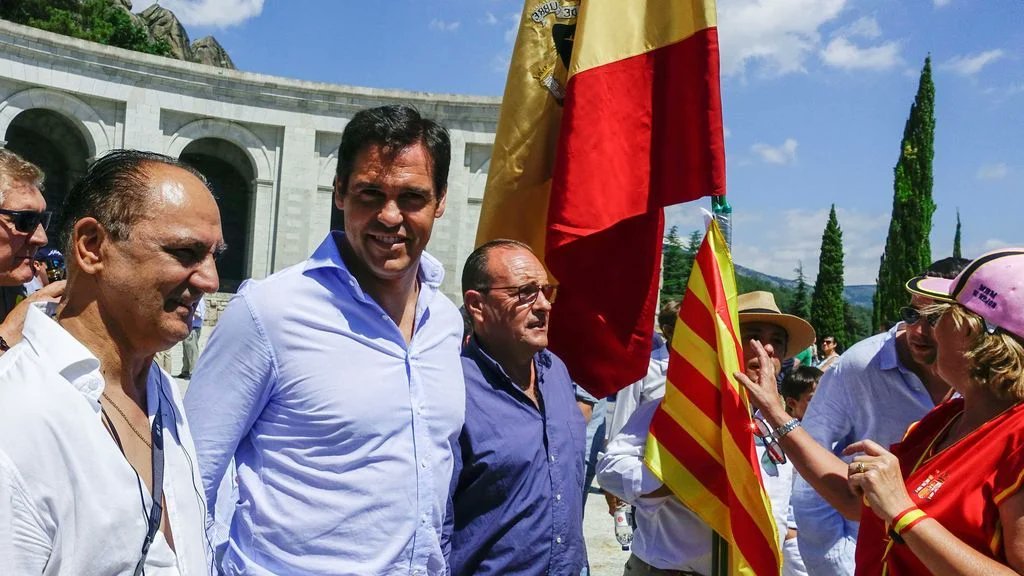 西班牙政府宣布解散并取缔由现任波旁王朝族长、法国正统派皇位觊觎者、安茹公爵 路易