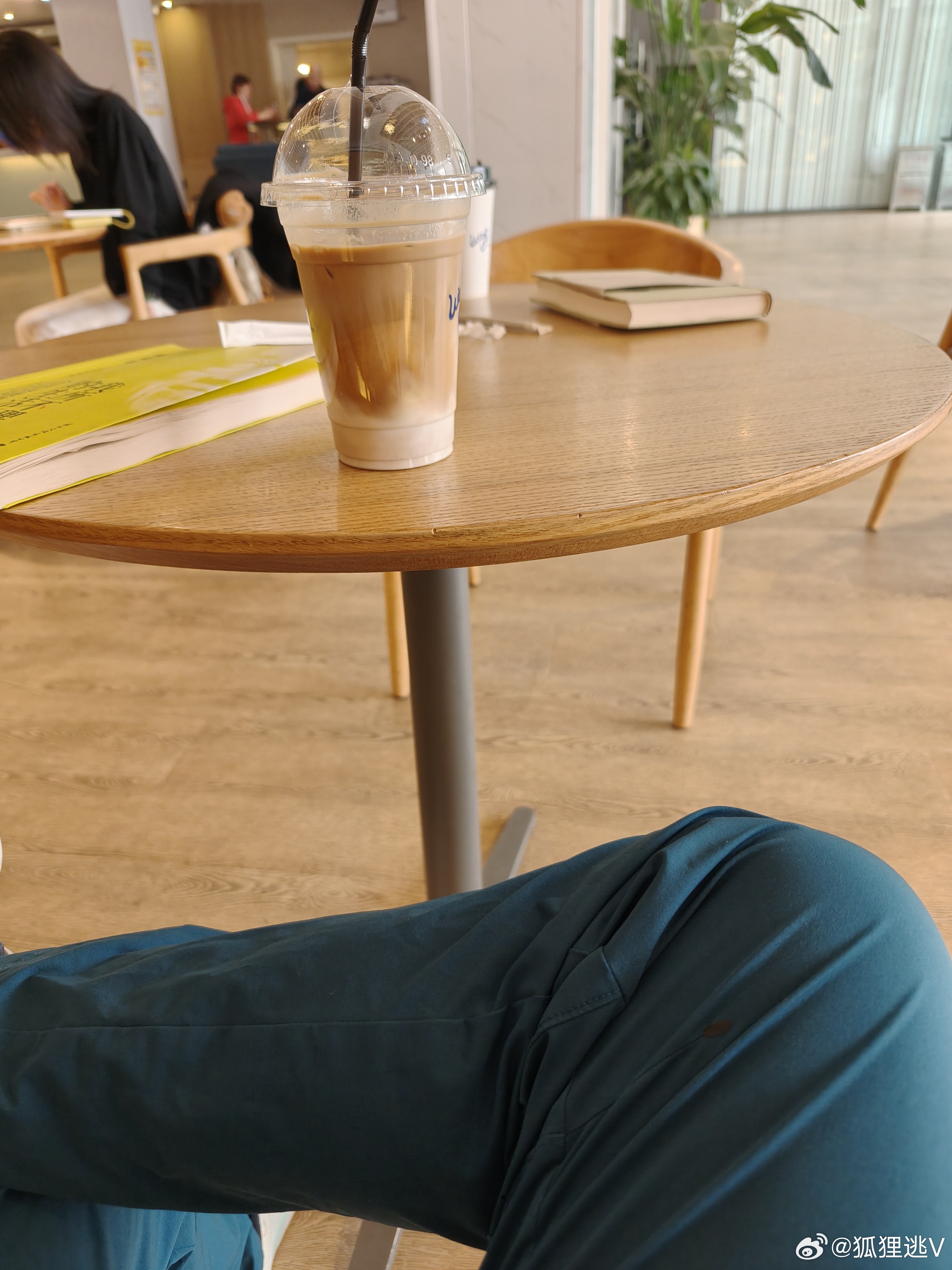 天气暖和了，打室外场的人多了，北科大气膜馆非黄时段的场地也就没那么难订了，久违的