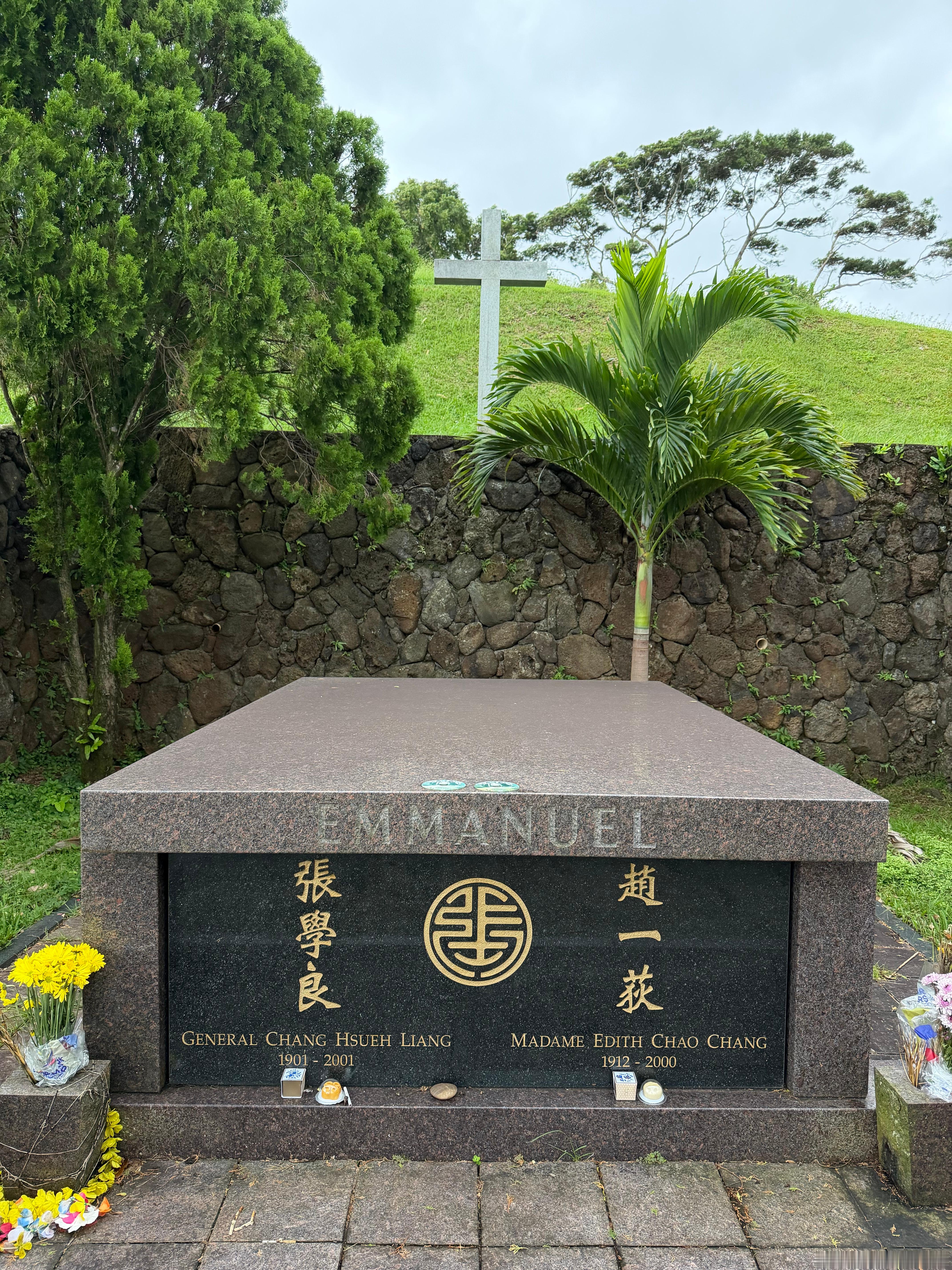 张学良在夏威夷的墓，活了101岁，放在现在也是长寿了[祈祷]  ​​​