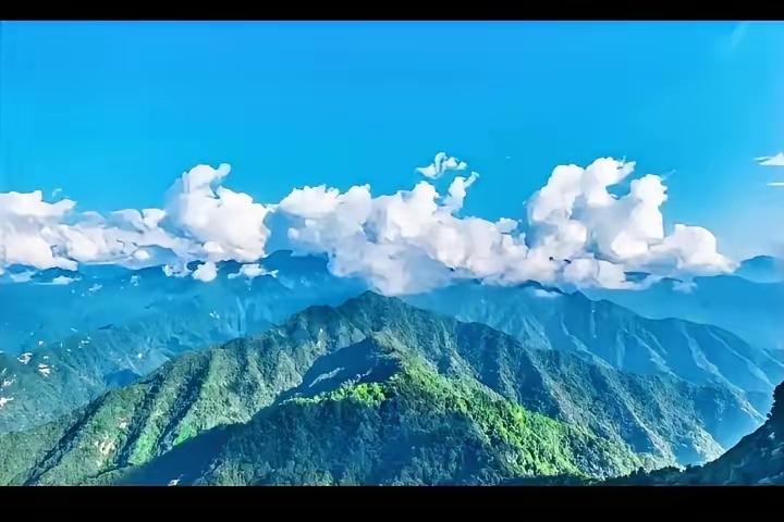 千峰叠翠连云海，
万代江山接中华。
横批：《连云海与接中华》