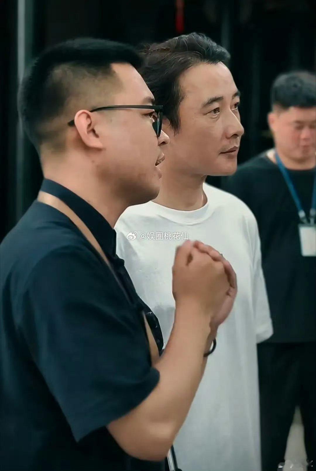 罗晋在大孤山祈福2026年6月30日，罗晋再次现身辽宁丹东大孤山进行转树祈福，这