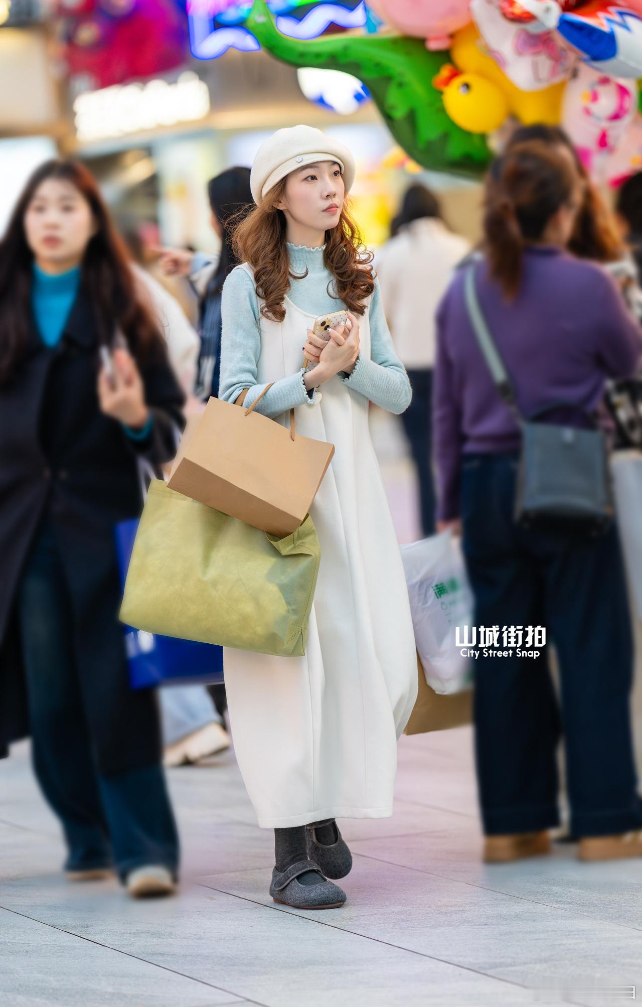 在冬季看到这种穿搭，很有活力~ 