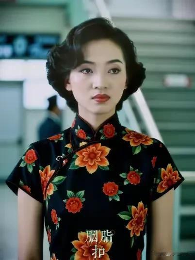 梅艳芳妈妈去世！102岁传奇落幕，20年争产恩怨终画句号？8月30日，港媒传来消