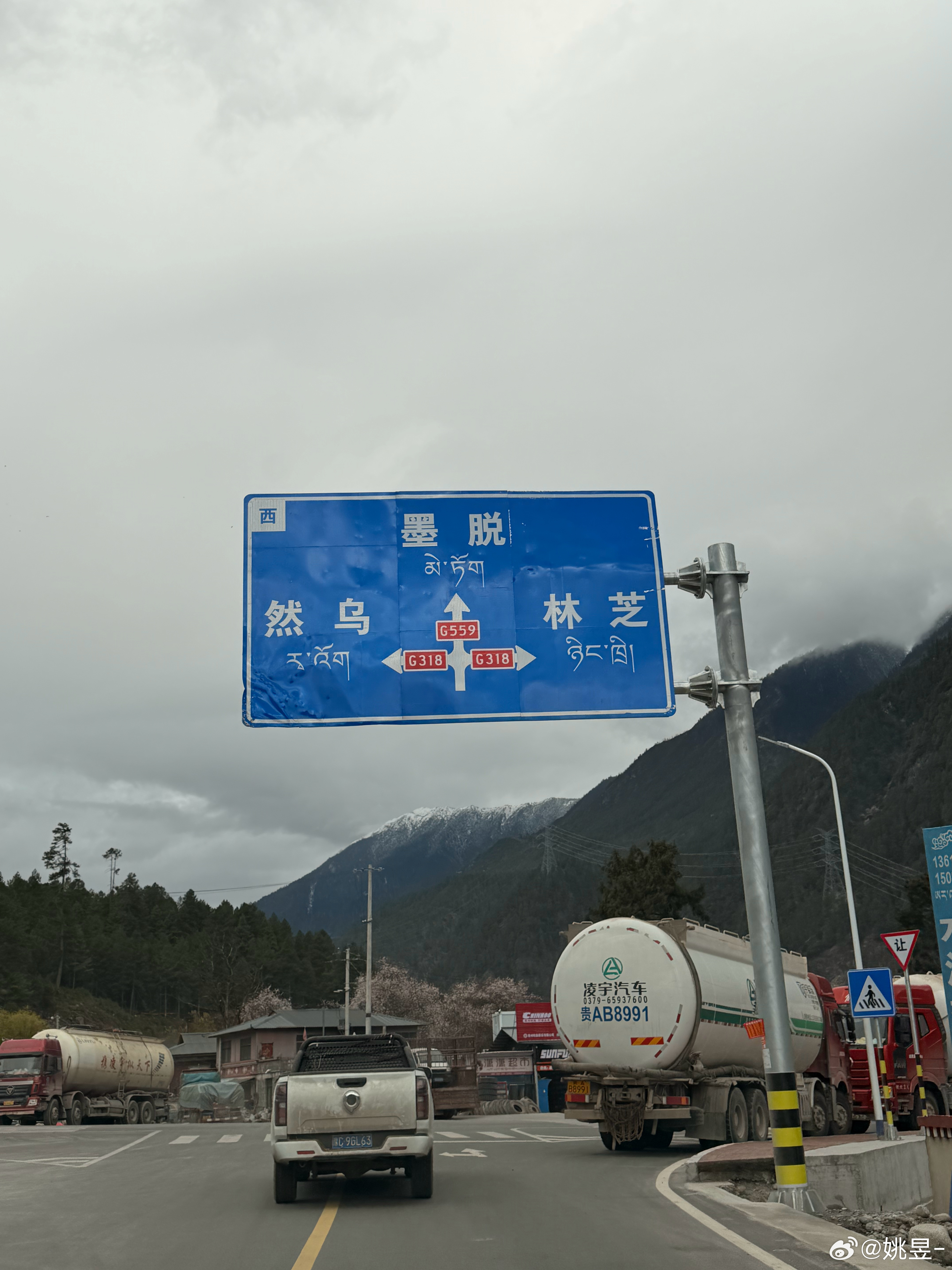 318走了很多次，但是第一次来墨脱也是第一次开SUV走318，真的比之前开硬派越