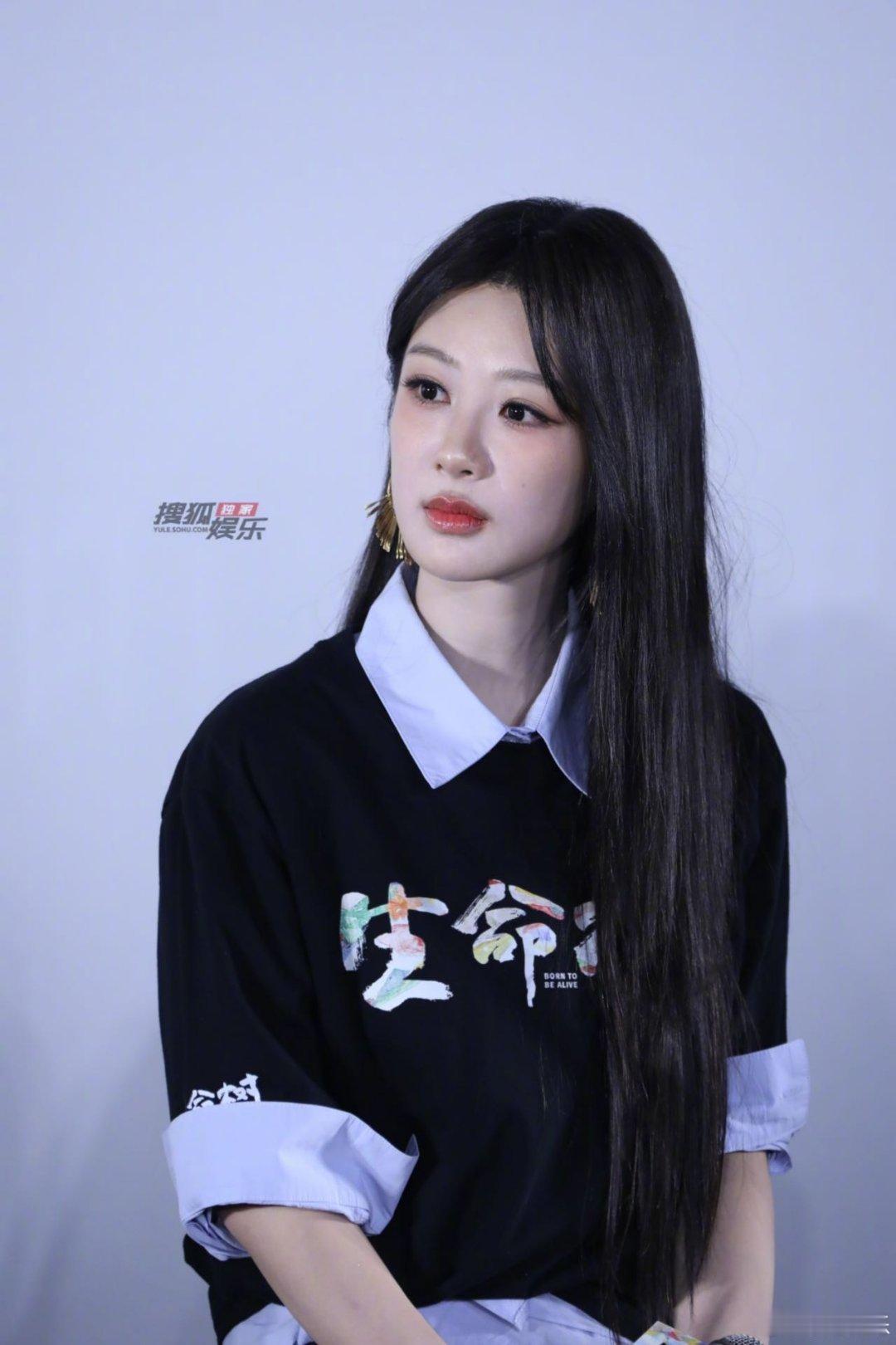 杨紫突然笑的这一下好明媚 救命这笑容感染力绝了！猝不及防的明媚瞬间，治愈所有不开