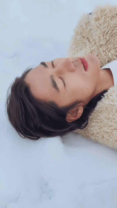 此沙不语只是一味地硬控我  此沙的硬照表现力真的是没话说，面部折叠度太优越了，这
