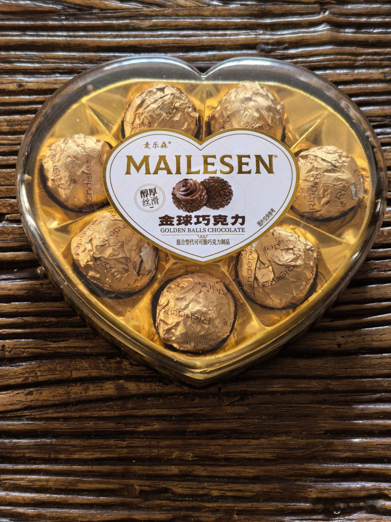 吐一下槽，我居然在如此美味的金球巧克力中吃出了一小截像人类牙齿的硬物，如果不细嚼