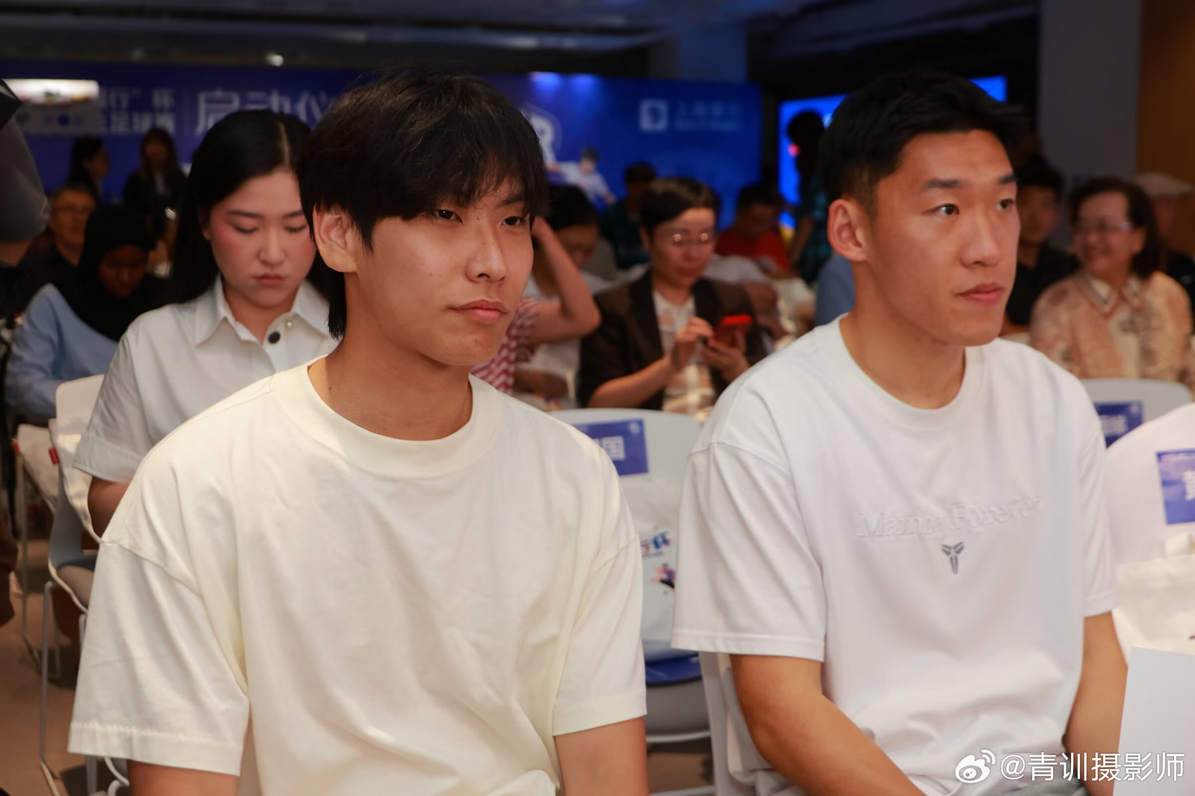 上海申花足球俱乐部队长朱辰杰、上海海港足球俱乐部前锋李新翔出任赛事年轻力推广形象