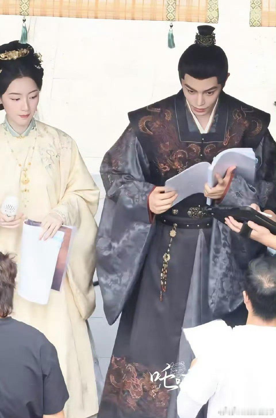 丁禹兮、邓恩熙《花开锦绣》同框路透，感受下二搭cp感 ​​​，期待喽！ ​​​