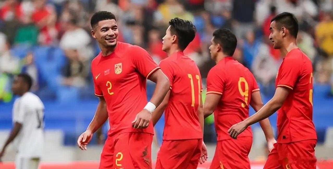 ① 新加坡vs国足 FIFA排名差距显著：中国第83 vs 新加坡第161中国亚