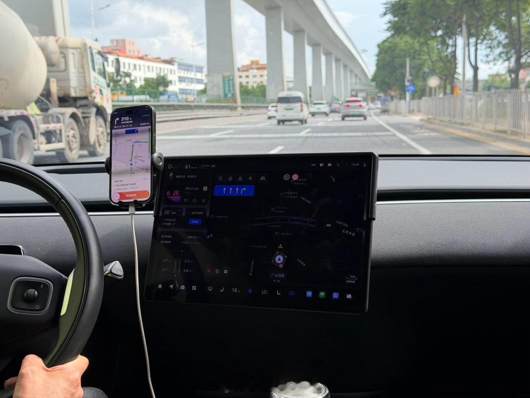 滴滴打到一台“中国版Cybertruck”～长安启动源E07，这个后斗确实有点意
