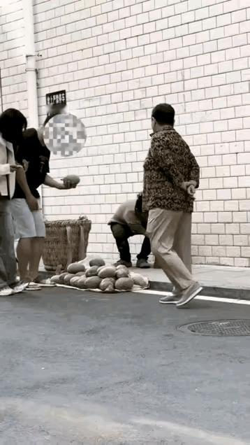 是真的话，
真想看到这情侣俩的下场报应，
有没有同感，

这也太缺少教养了吧！这