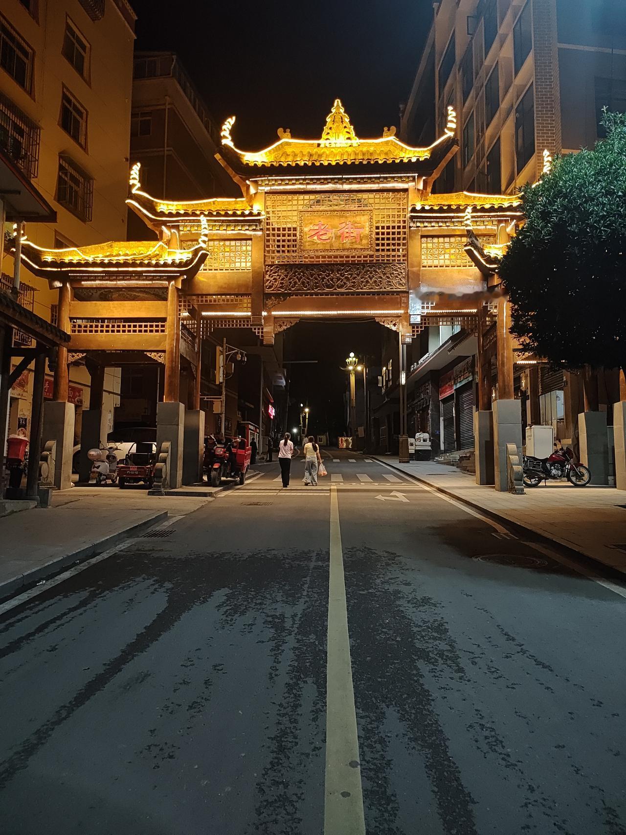 老街，本来应该是历史沉淀

现在，大多也是现在制作的了

失望