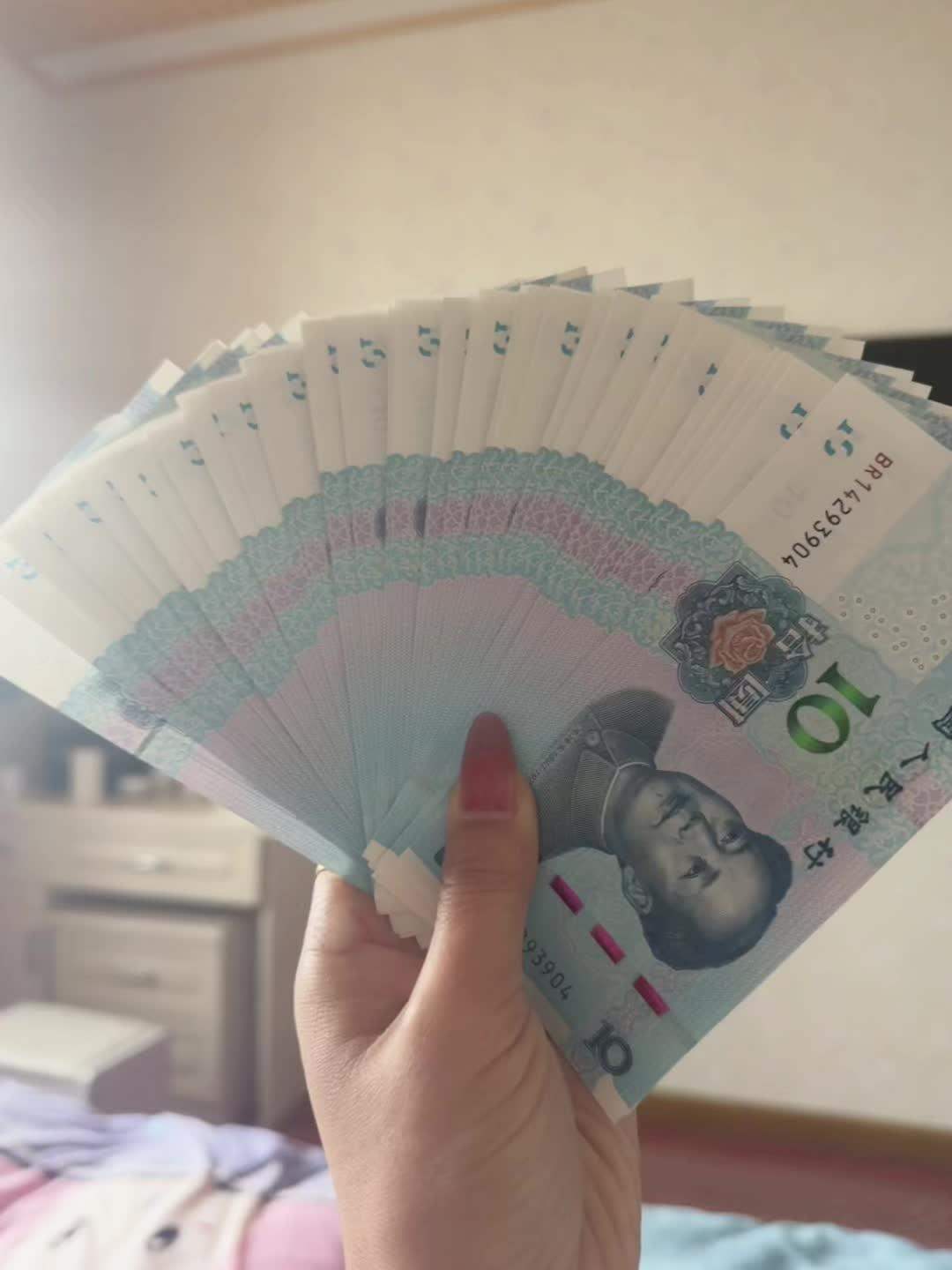 这个世界除了钱，和银行卡不会背叛你之外，其他一切都是假的，当你即没钱...