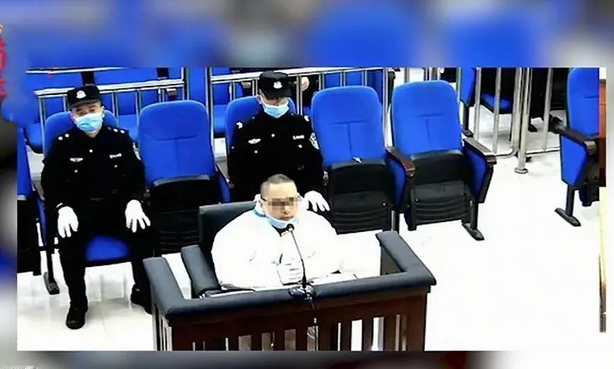 “你睡我老婆，骑我头上，我要让你付出代价！”2021年7月2日，一男子持刀闯进办