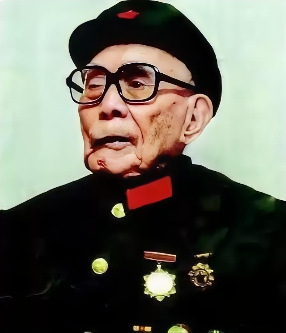 1949年，老红军黄明生回家，十几年仗打完了，他以为是衣锦还乡，结果推开门，家没