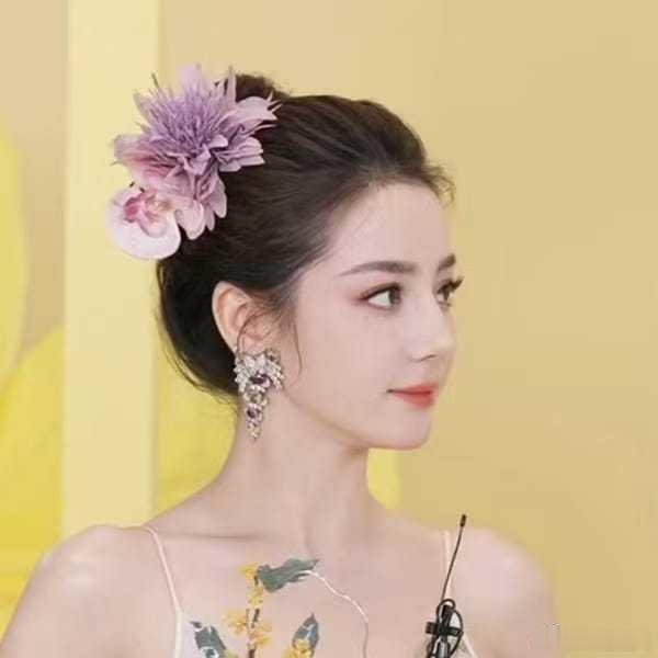 吴磊这小年轻真是让人佩服，年轻有为啊！迪丽热巴的花仙子造型，美呆了！95生年龄最