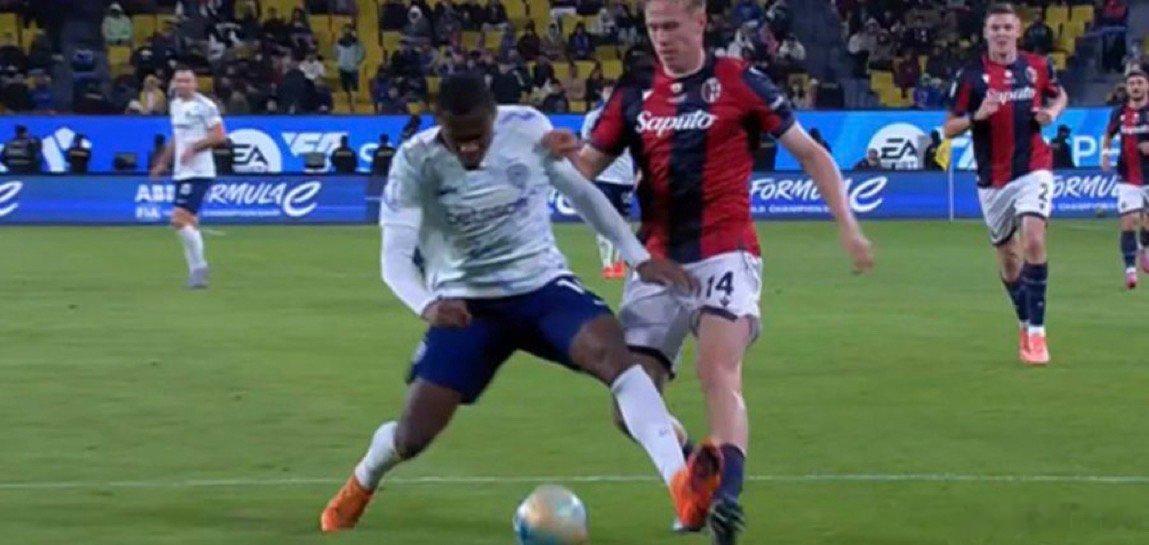 说一句裁判 图一不是点球 图二是点球国际米兰热点现场 博洛尼亚4比3国际米兰不知