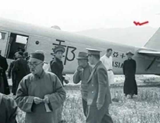 1949年，被解放军俘虏的6名国民党空军夺机叛逃，并掳走3名解放军，当他们驾机抵