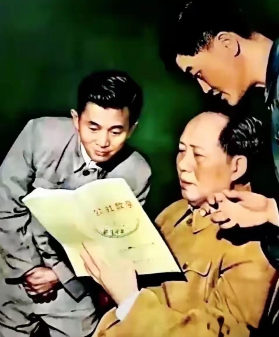 毛主席曾经教导我们说：
“学习的敌人是自己的满足，要认真学习一点东西，必须从不自