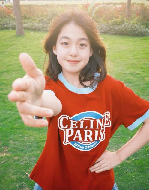 刘畊宏晒13岁的小泡芙 健身达人刘畊宏晒照并发布祝福，祝女儿小泡芙十三岁生日快乐