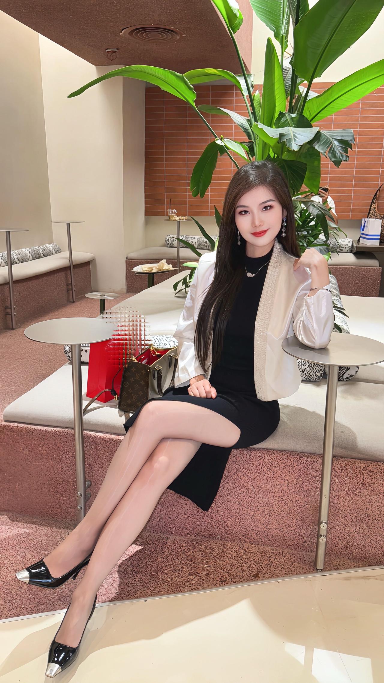 不再追着时间跑，反而学会慢下来。原来养生不是复杂的仪式，是把“照顾自己”揉进日常