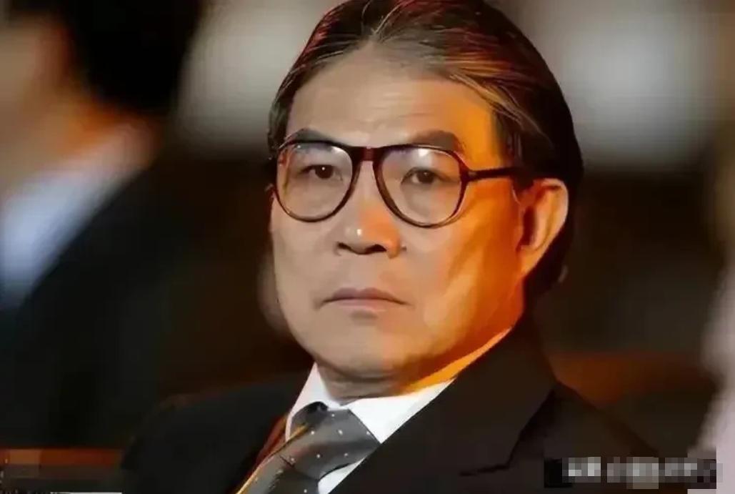 霍震霆与高盛财团谈判时拿到200亿美元现金，他一口都没动，因为他知道这200亿换