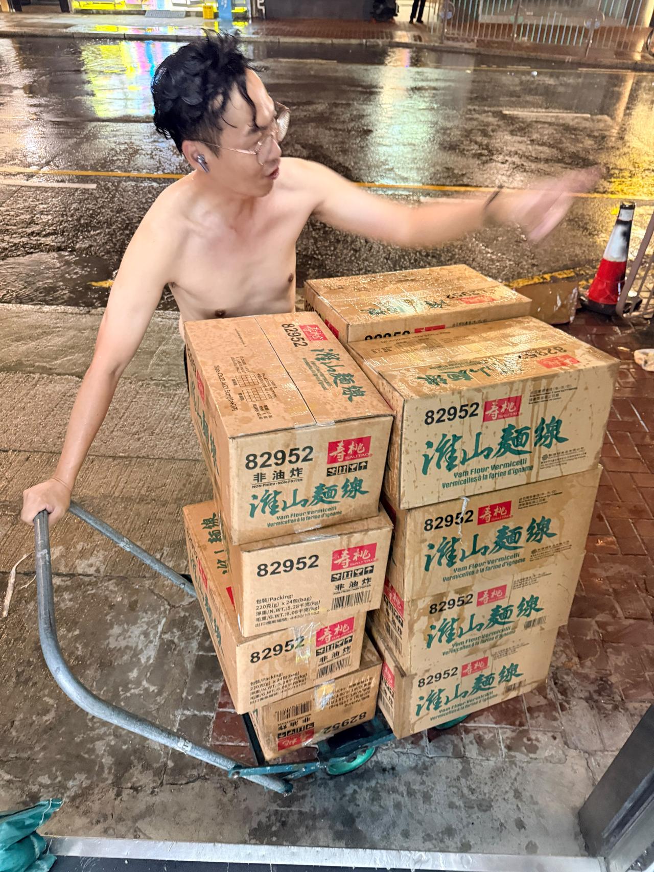 不忘初心 为人民服务❣️💪

在九龙城服务12年多，一直都是为青年为基层打拼!