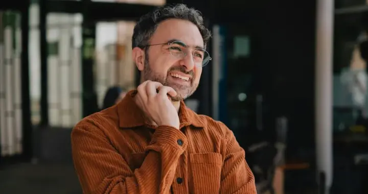 对话微软AI CEO：当AI越来越像人，我选择踩刹车