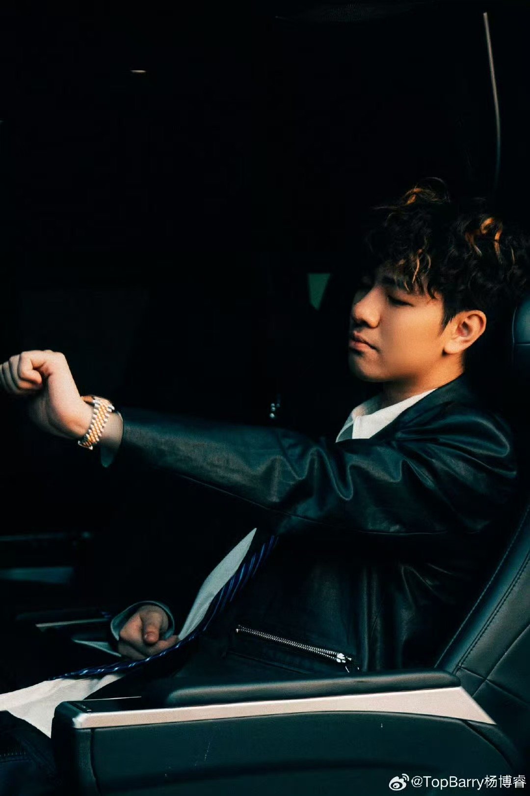 超燃青春的合唱我要验人 超燃青春的合唱全场气场直接拉满，雷霆光影交错氛围感绝了，