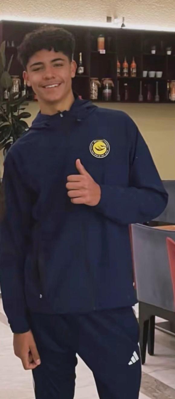 迷你宝这头发是谁给剪的啊。。。